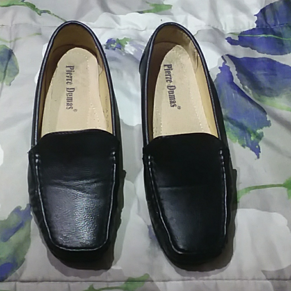 Pierre Dumas womans black leather shoe